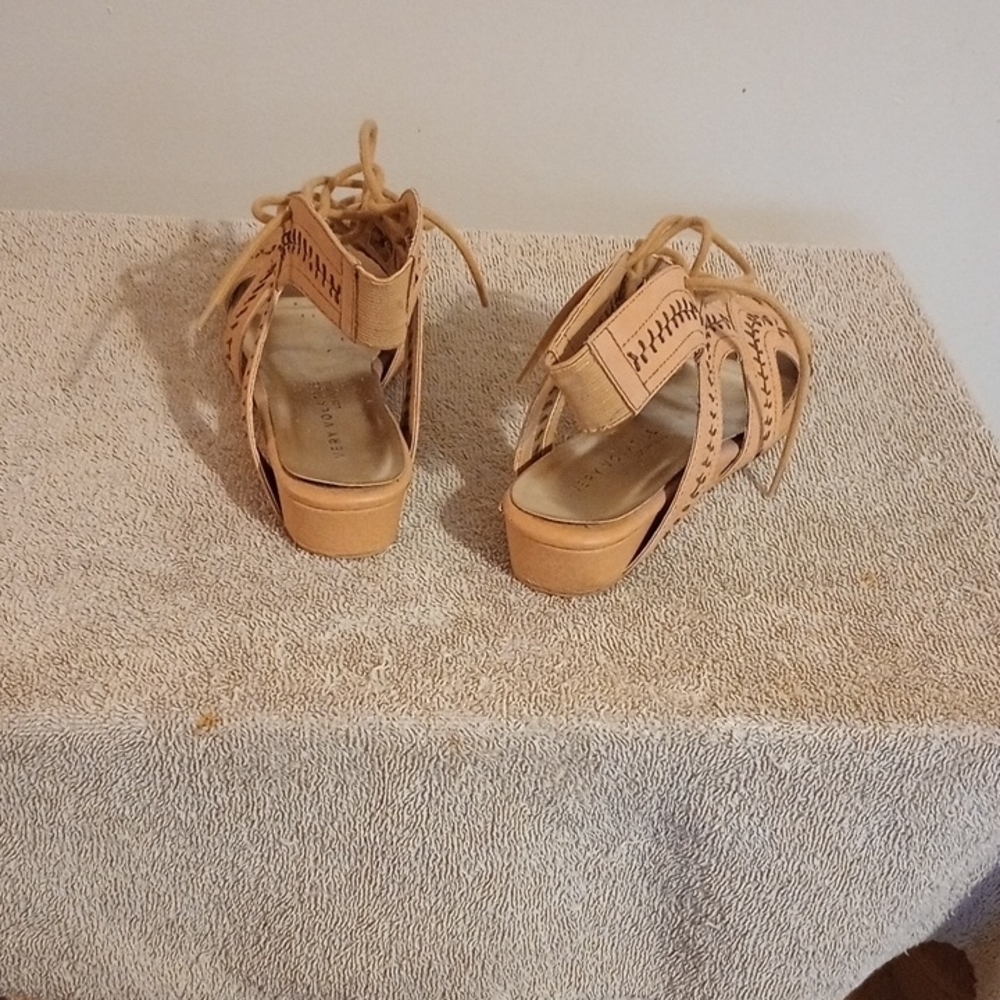 Women's Very Volatile Los Angeles Tan Lace-Up Sandals - Picture 5 of 5